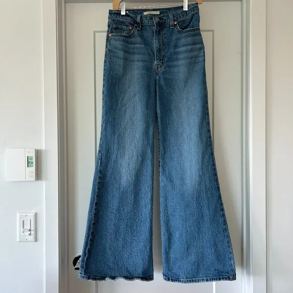 Levi's Ribcage Bell Jeans - Picture 7 of 8